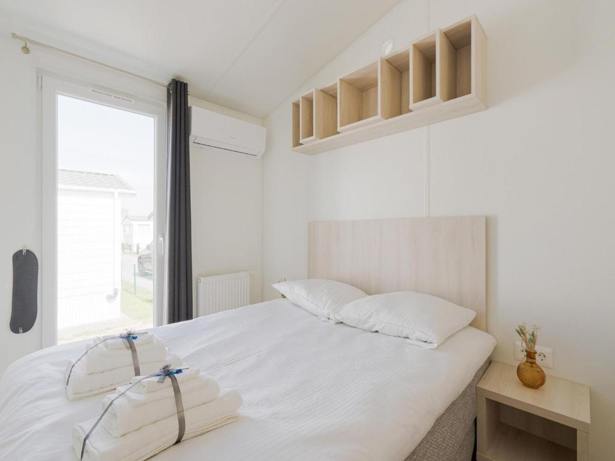 Modern mobile home in Middelkerke with garden Buitenkant foto
