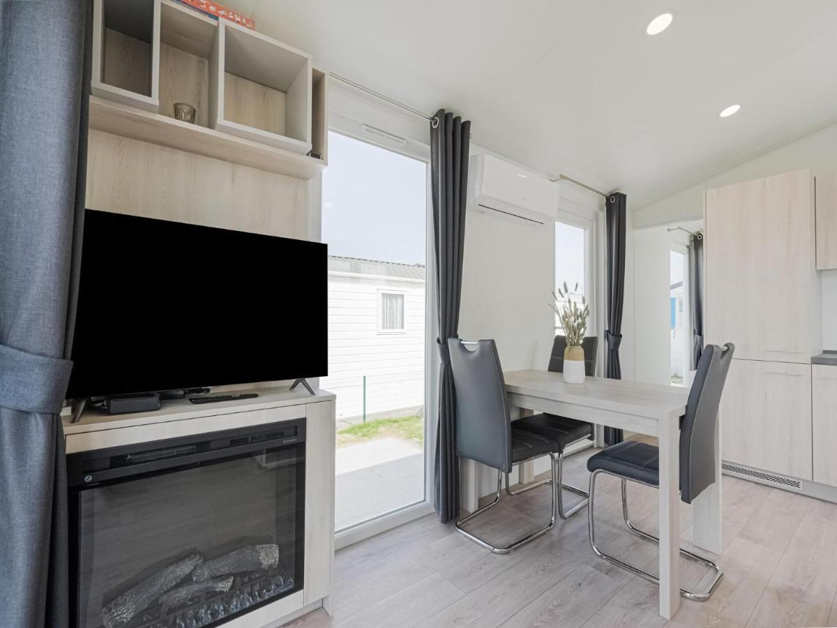 Modern mobile home in Middelkerke with garden Buitenkant foto