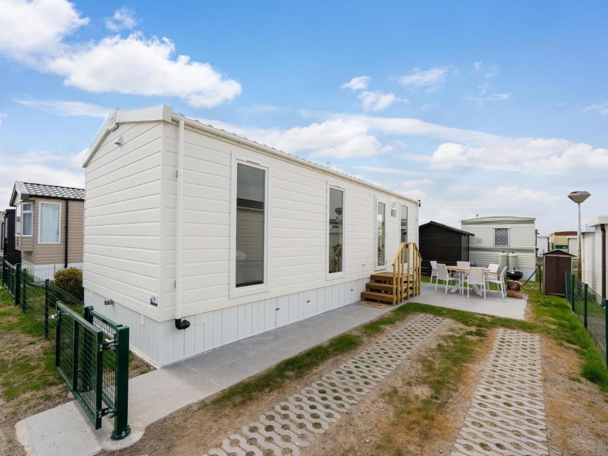 Modern mobile home in Middelkerke with garden Buitenkant foto