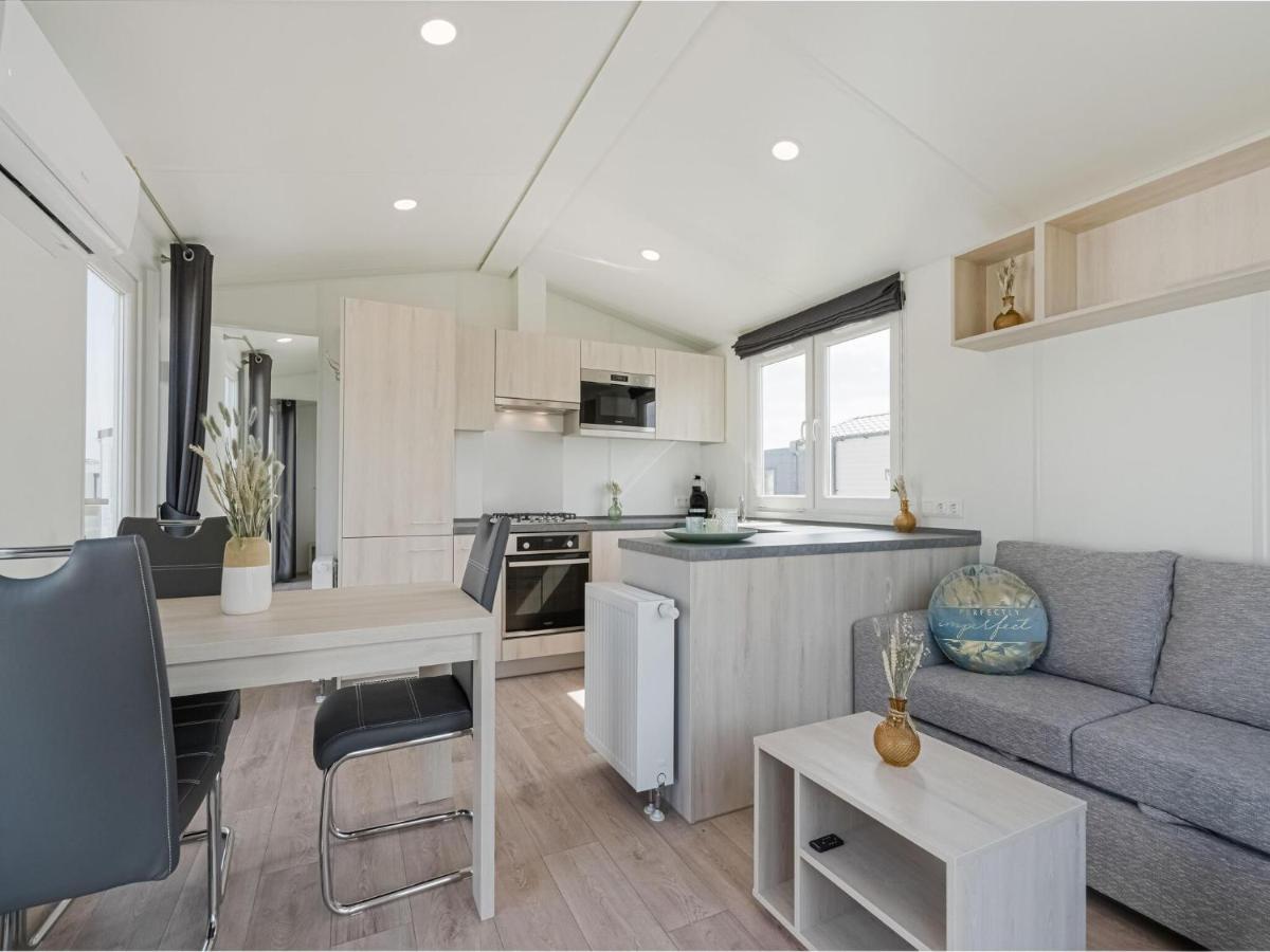 Modern mobile home in Middelkerke with garden Buitenkant foto
