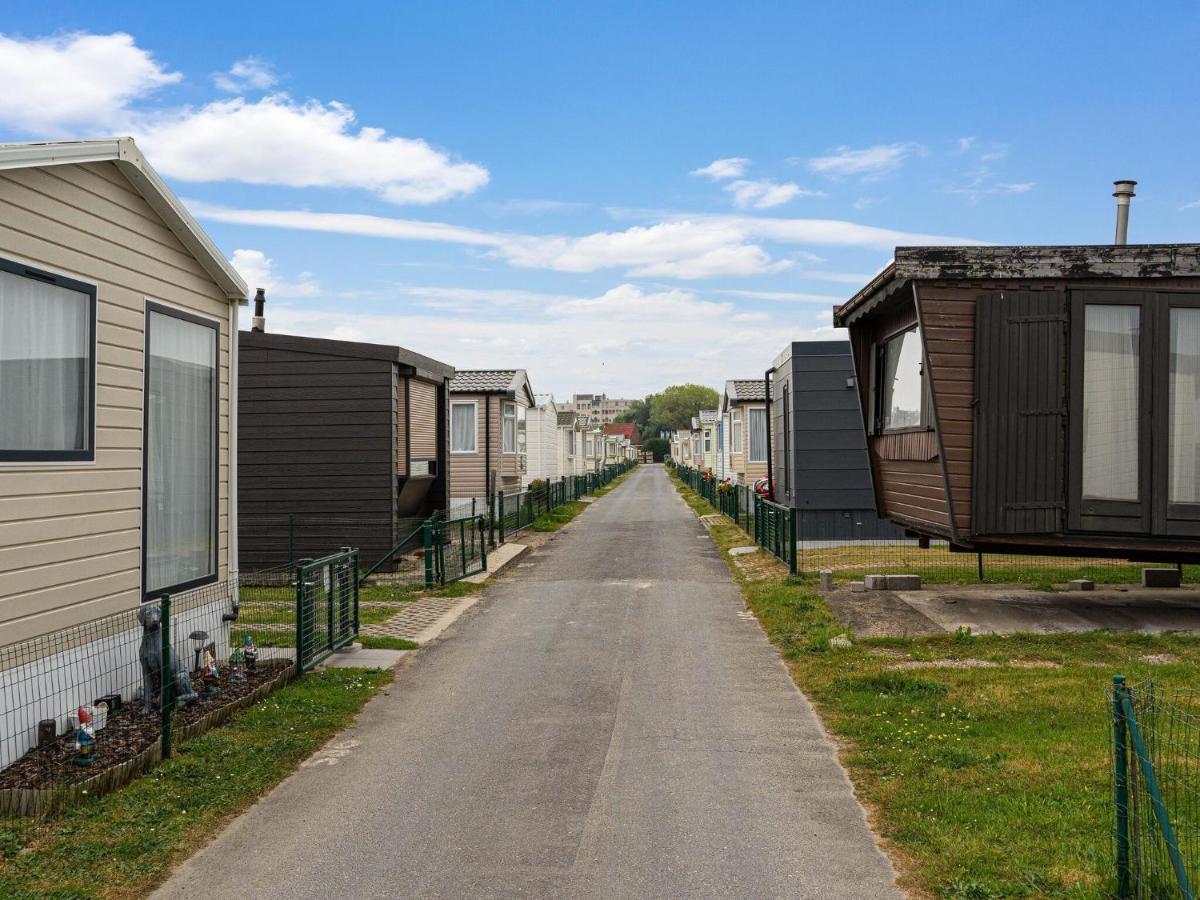 Modern mobile home in Middelkerke with garden Buitenkant foto