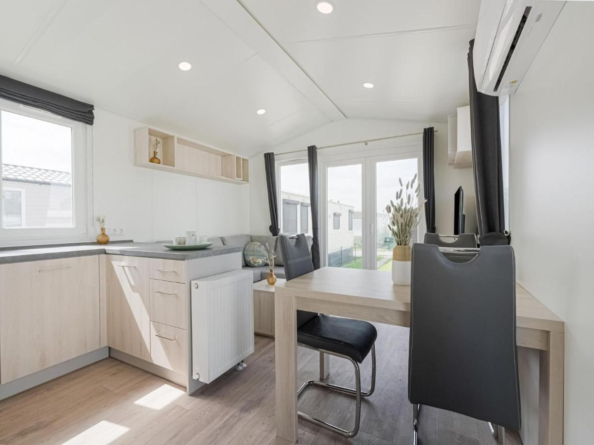 Modern mobile home in Middelkerke with garden Buitenkant foto
