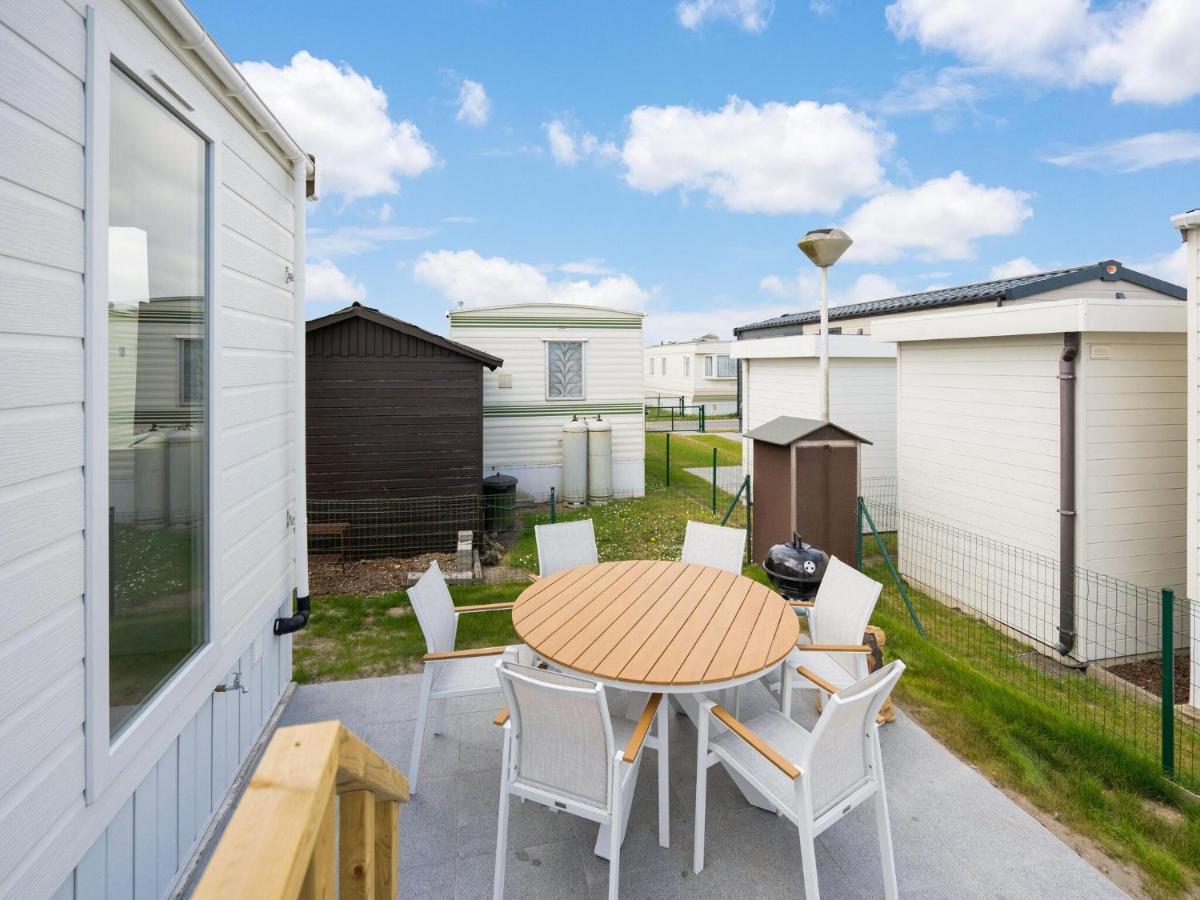 Modern mobile home in Middelkerke with garden Buitenkant foto